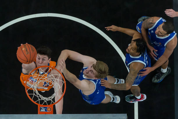 更是年轻人 更是年轻人