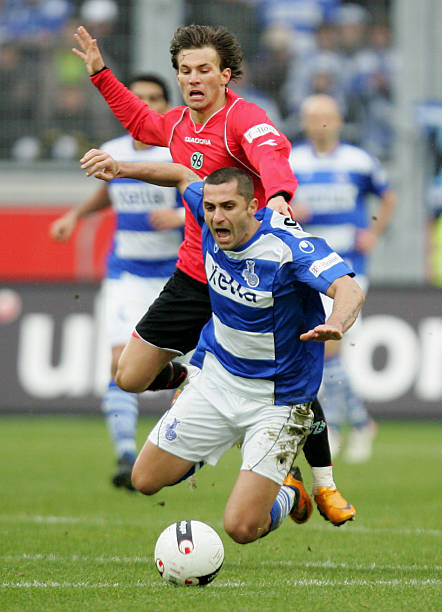 羽毛球全英赛石宇奇轻松过首关.